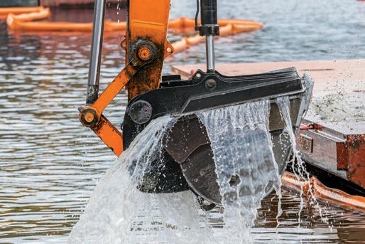 Brennan Takes Three Hitachi zx470lc-6 Excavators on the Water